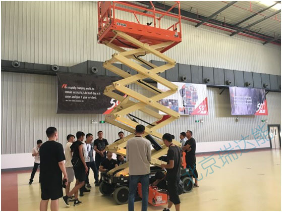 In August 2019, the company's technology department went to Shanghai JLG base to participate in maintenance training